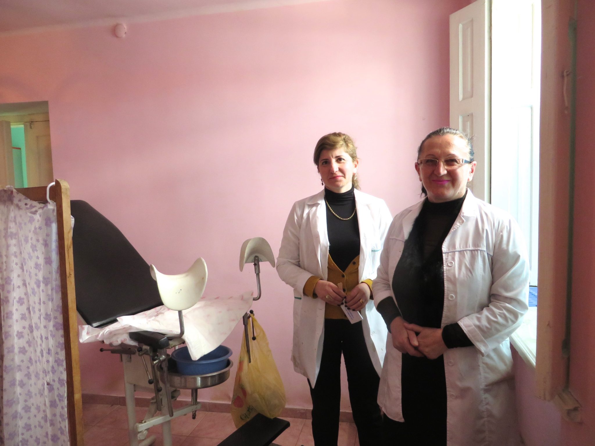Every year, nurse Maia Mamulashvili and gynaecologist Manana Vengrjhanovich of Georgia’s Democratic Women’s Organization provide hundreds of women and girls with free screenings and care. Photo: Emma Söderström / Kvinna till Kvinna.