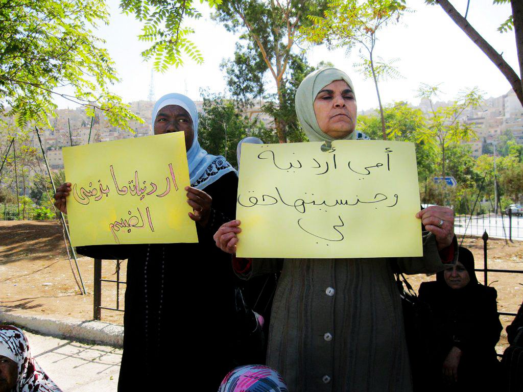 Women's rights activists of our partner organisation AWO, holding up signs saying 