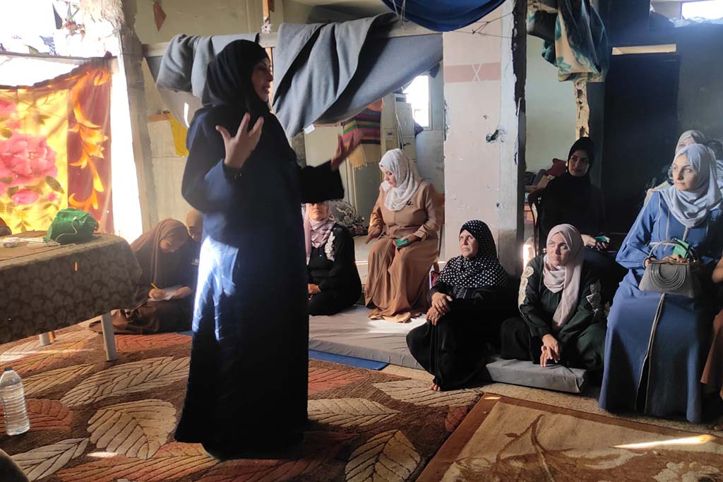 Kvinna till Kvinna's partner organisation, the Women’s Affairs Center, brings together women and children in Gaza for counselling support and to distribute hygiene kits. The image is provided by the organisation itself.