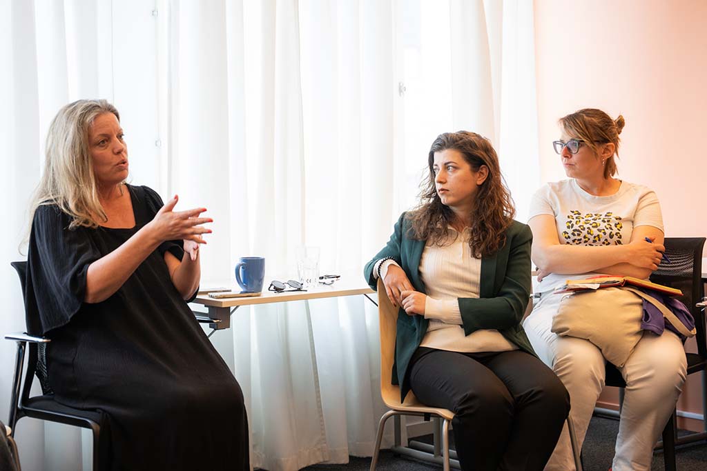 Petra Tötterman Andorff, Secretary-General of The Kvinna till Kvinna Foundation, speaking with participants of the programme during a study visit to Stockholm. Photo: Minna Yr Johannsdottir