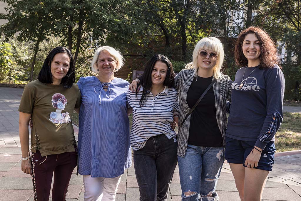 Residents of a women’s halfway house—Olena, Milena, and Anna—together with Nataliia Lieshukova, manager of the halfway house, and Kateryna Kravets, social worker at the halfway house. Photo: Oksana Parafeniuk